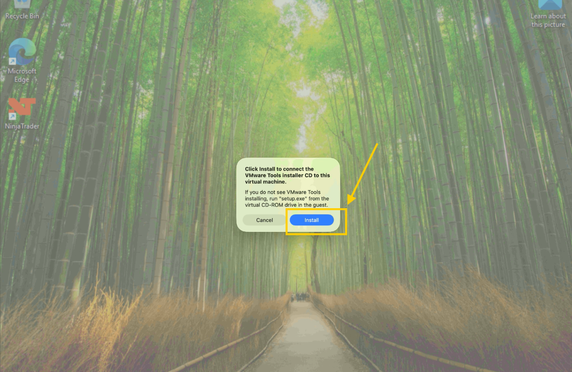 Aviso de VMware Tools con el botón Install